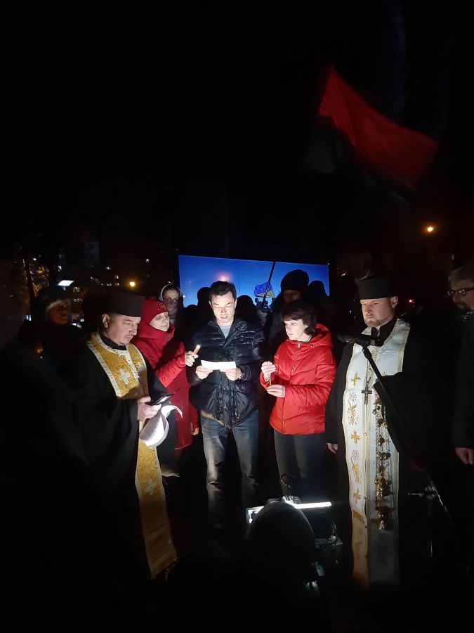 Священики і Дніпровці читають імена загиблих