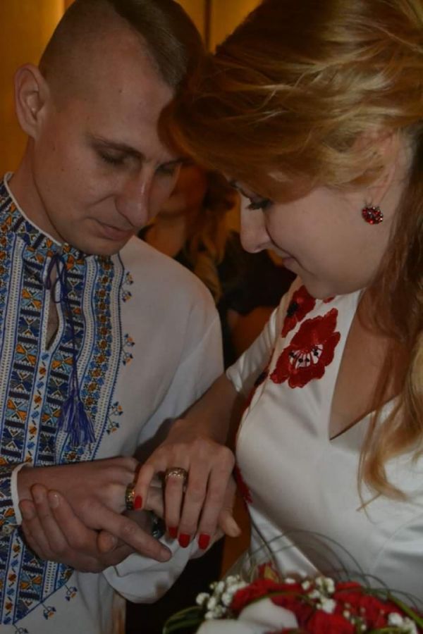 Тепер чоловік та дружина.