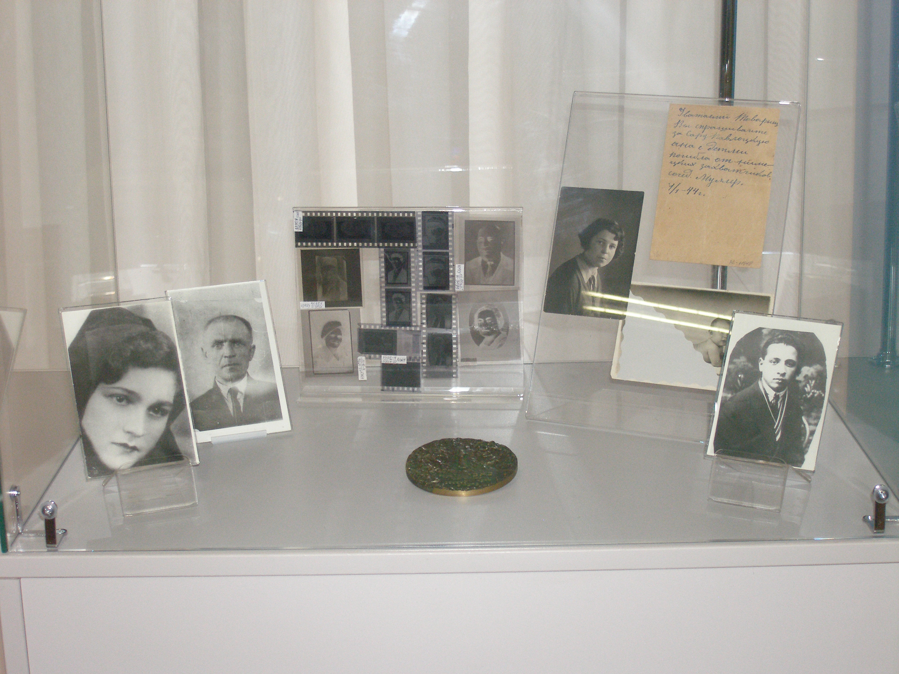У Національному музеї історії України до роковин трагедії Бабиного Яру працює виставковий проект «Збережена пам'ять». 