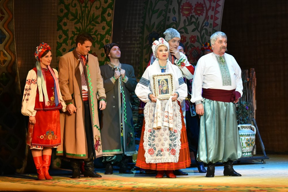 Бурхливо, емоційно та з повним аншлагом завершилися гастролі колективу Національної оперети України у Франківську