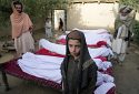 Афганцы хоронят мертвых и ищут выживших после землетрясения, унесшего жизни 1000 человек