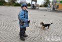 Поліцейські врятували з палаючого Бахмута хлопчика, батьків якого вбив російський снаряд