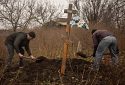 На околиці Херсона виявили нове масове поховання людей