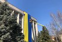 У Херсоні на будівлі міськради вивісили новий прапор України