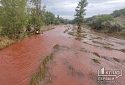 В Кривом Роге вода в Ингульце стала кровавого цвета (ФОТО)