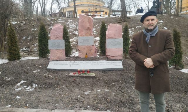 На Аскольдовій Могилі відновили пам’ятні стели «Іловайськ», «Дебальцеве» та «Донецький аеропорт»