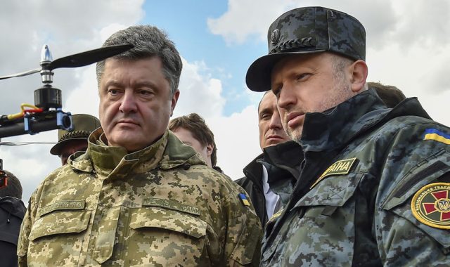 Порошенко й Турчинов паплюжили закон про українську військову організацію — Володимир Волков