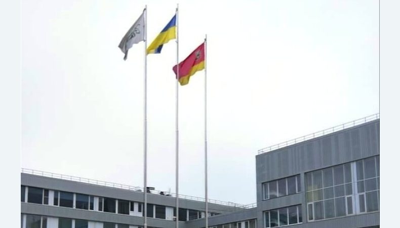 Украинский флаг снова развивается на Чернобыльской АЭС