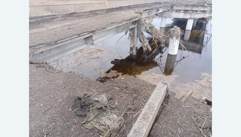 Окупанти підірвали міст через річку Красна на Луганщині