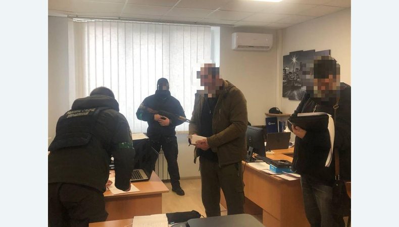 Облаштовував вогневі позиції ворога в окупованій Бучі — криворіжцю повідомлено про підозру