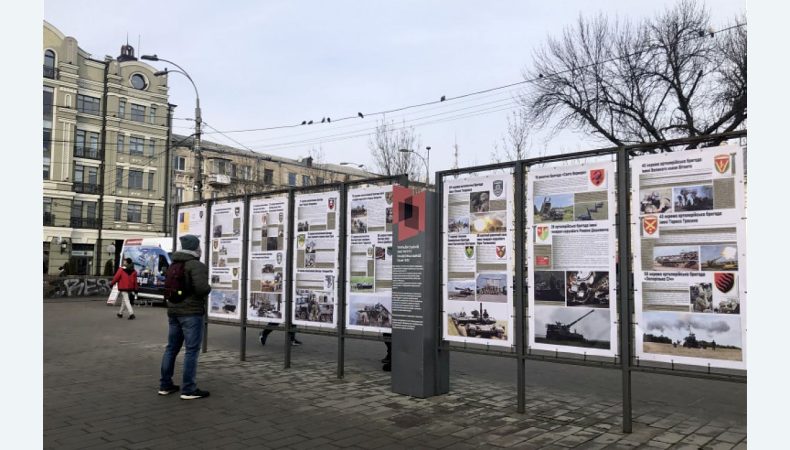 До Дня Соборності на Контрактовій площі в Києві відкрили виставку про українське військо