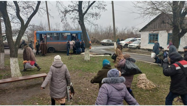 «Якщо можете — евакуюйтеся»: влада звернулася до жителів трьох областей