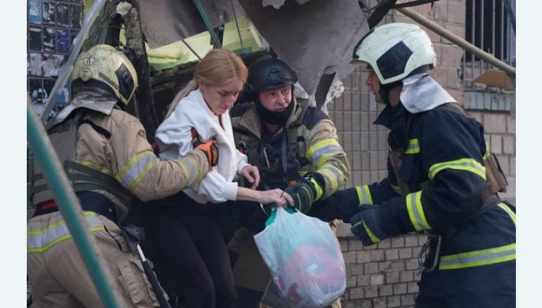 Удар по Києву: зруйновано цілий підʼїз є жертви