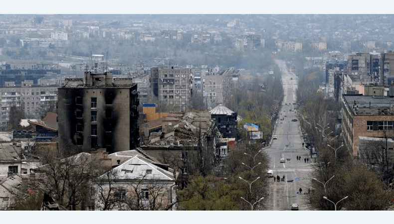 Вантажівками привозять тіла. Під Маріуполем знайшли 30-метрову братську могилу, вириту окупантами — мер