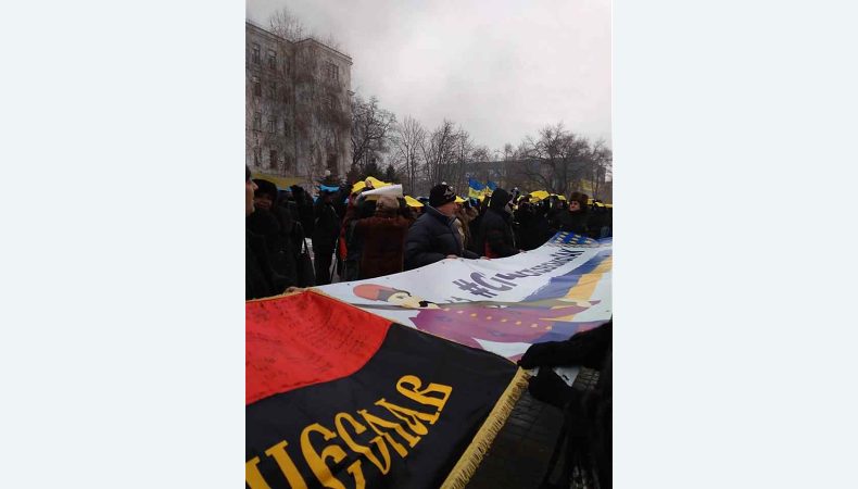 Дніпровці згадували бій під Крутами та мітингували за Січеславську область