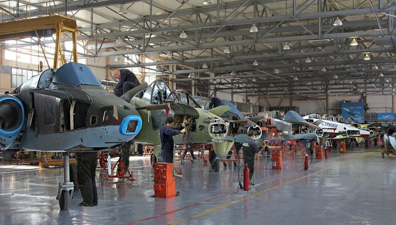 Білоруські спеціалісти відновлюють російські бойові літаки
