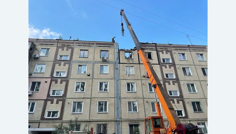 Рятувальники ліквідовують наслідки ворожих обстрілів Нікополя