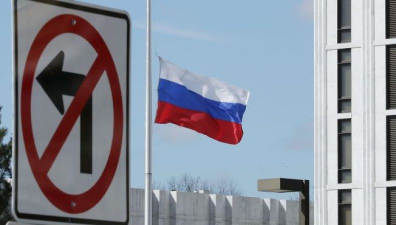 Латвія та Румунія закликають громадян негайно покинути рф