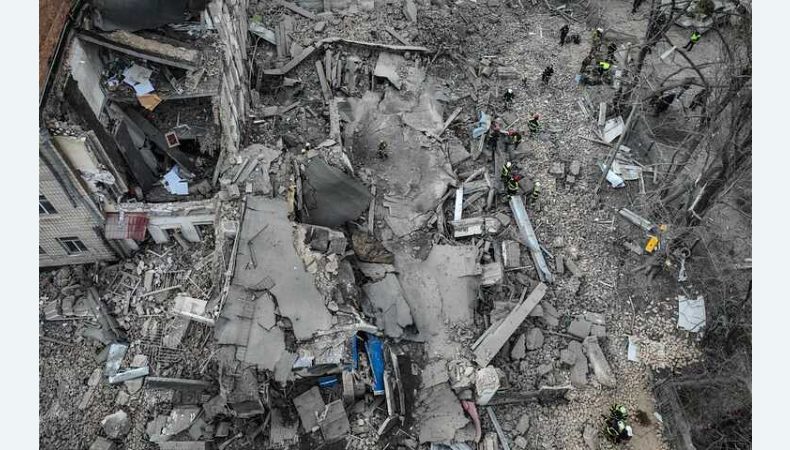 В мережі показали зруйнований корпус академії в центрі Києва після ракетної атаки