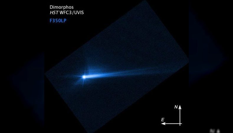 Уламки, які злетіли з поверхні Діморфоса після навмисного зіткнення космічний корабеля DART із астероїдом