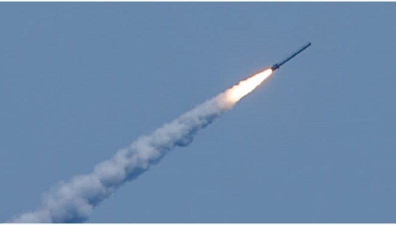 З Білорусі по Україні було випущено понад 20 ракет: лунають вибухи