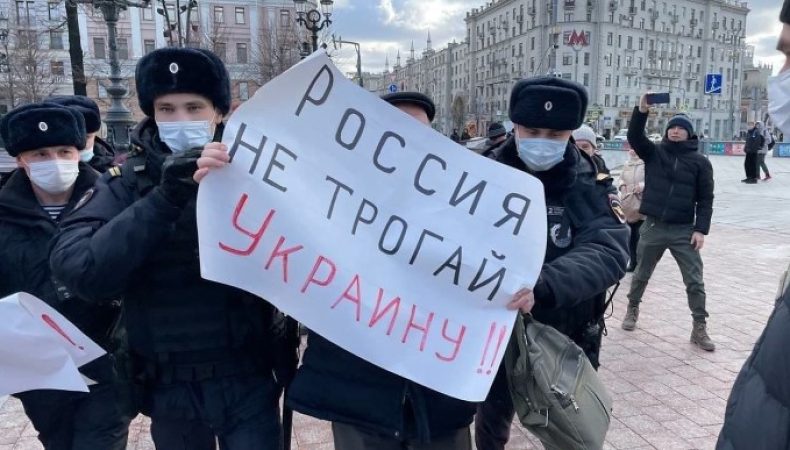 Мітинги та втеча з країни: як росіяни відреагували на мобілізацію