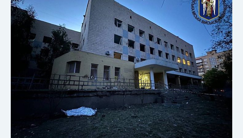 В Києві під стінами закритого укриття загинули люди