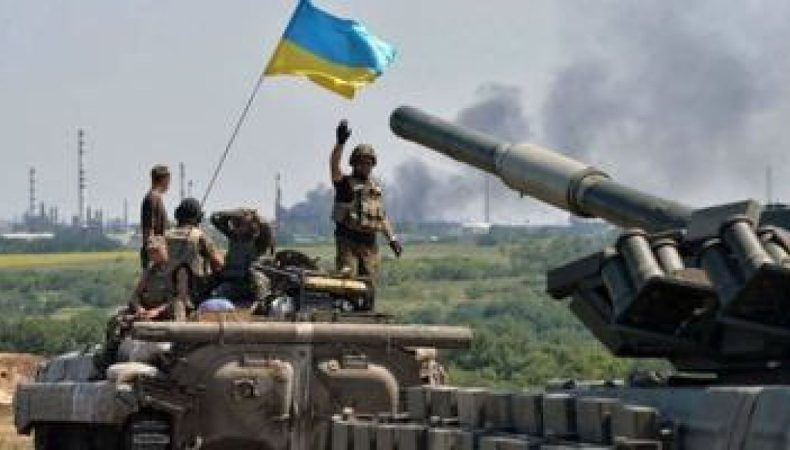 На південному напрямку українські сили знищили два ворожі дрони та баржу росіян