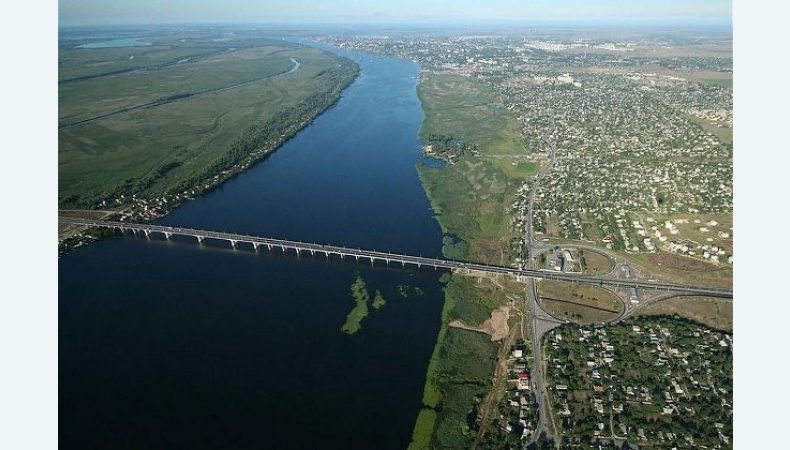 Повідомляють про сильні вибухи біля Антонівського мосту на Херсонщині