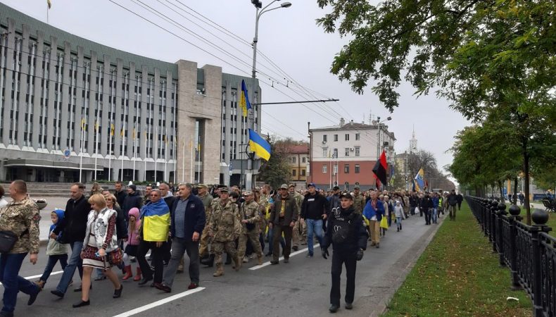 У Дніпрі День захисника України відсвяткували ходою ветеранів та АТОшним концертом