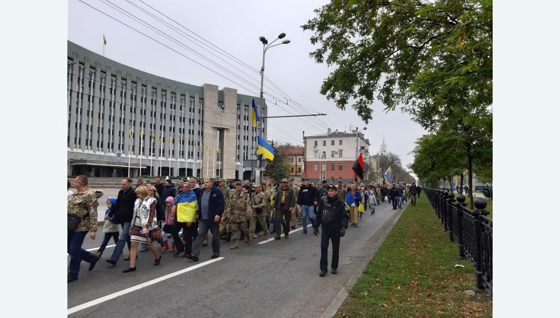 У Дніпрі День захисника України відсвяткували ходою ветеранів та АТОшним концертом