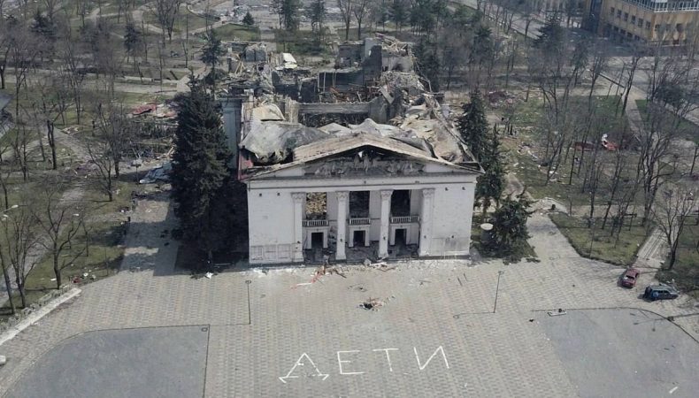 Окупанти озвучили цинічну версію знищення драмтеатру у Маріуполі