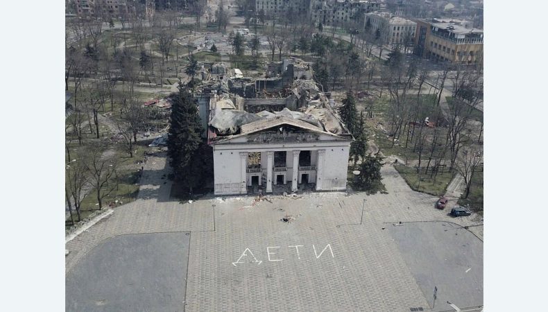 Окупанти озвучили цинічну версію знищення драмтеатру у Маріуполі