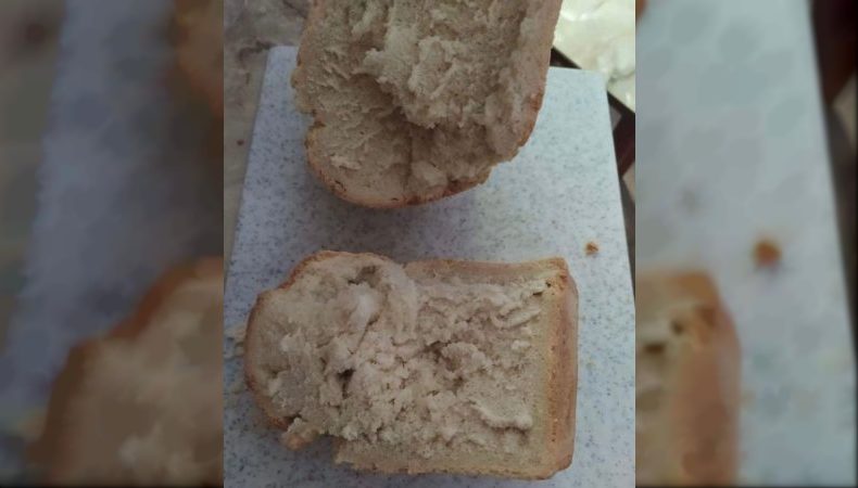 В Маріуполі окупанти видають хліб з цвіллю місцевим