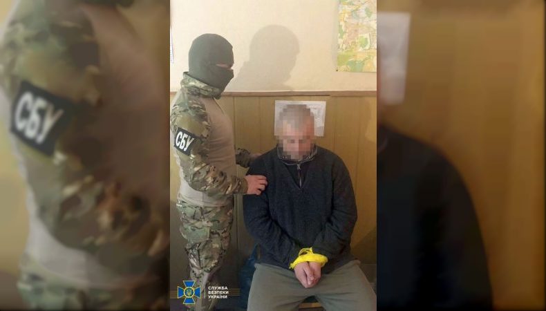 СБУ затримала зрадника у Вовчанську, який допомагав росіянам окупувати місто