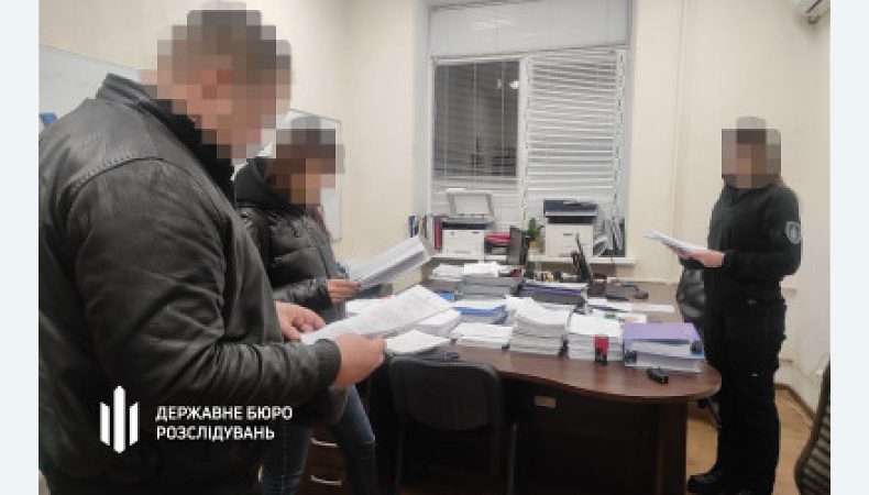 Поки підлеглі будували будинок начальнику, у відомості їм безпідставно нараховували кошти