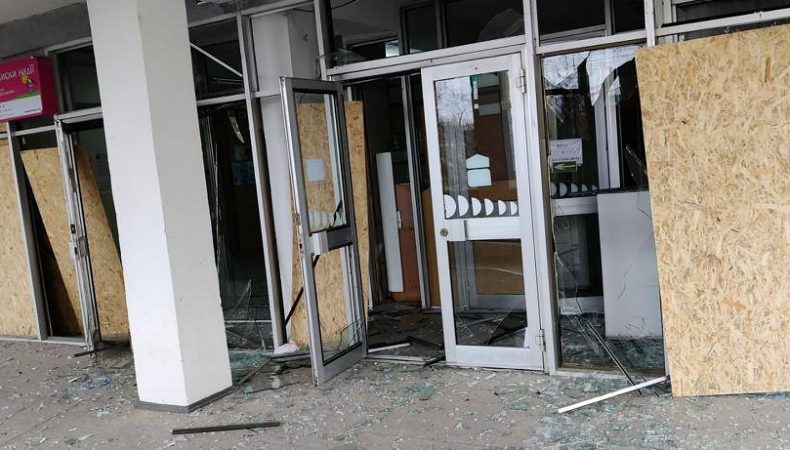 Наслідки обстрілу дитячої лікарні в Херсоні