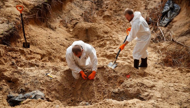 Експерти Нацполіції в Харківській області ексгумували 59 тіл в Ізюмі