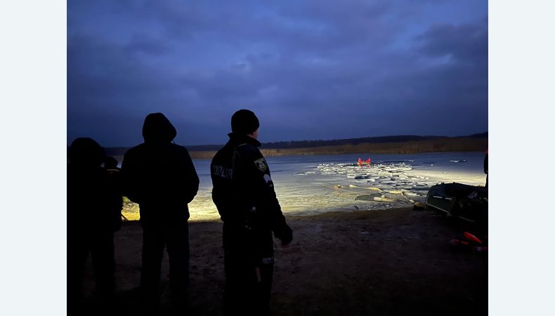 На Київщині дівчата провалилися під лід на річці Рось
