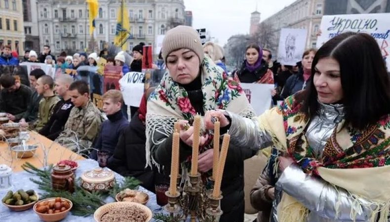 У Києві на Софійській площі провели акцію на підтримку захисників Маріуполя
