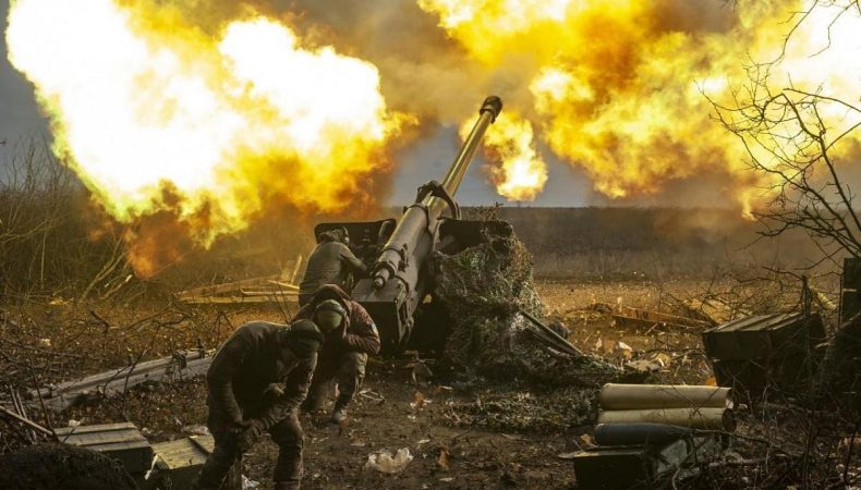 Українські військові сьогодні уразили два російські склади боєприпасів