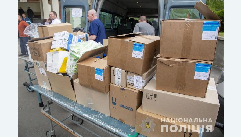 Нацполіція разом із волонтерами передала госпіталю МВС України благодійну допомогу