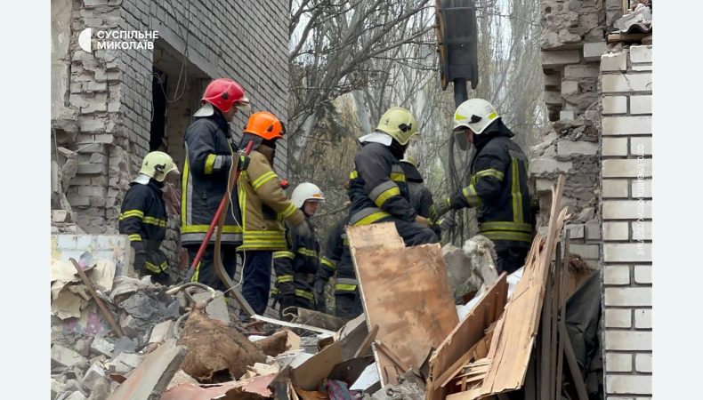 У Миколаєві під завалами залишаються ще четверо людей