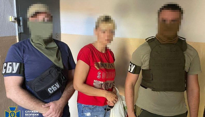 СБУ затримала агентку рф, яка наводила російські «Гради» і «Шахеди» на Херсон