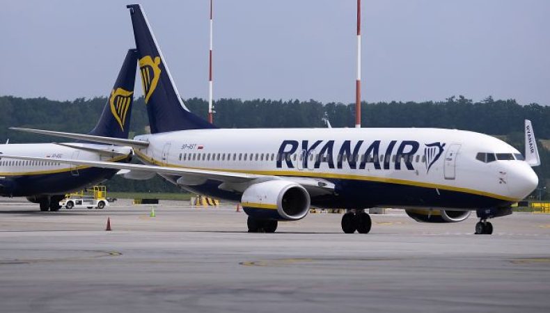 Рейс Ryanair з Польщі аварійно сів в Греції через повідомлення про бомбу