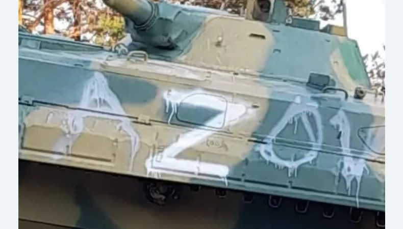 У росії на військовому пам’ятнику букву «Z» перетворили на «AZOV»