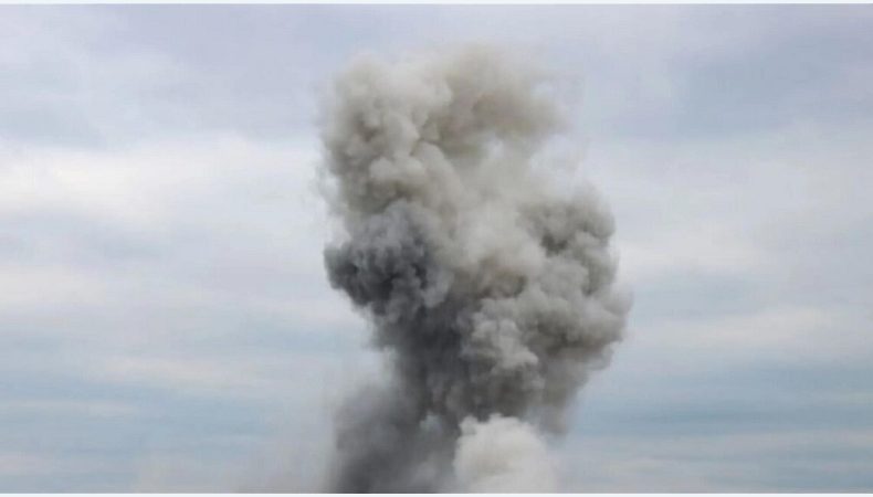 На Херсонщині біля Каховської ГЕС пролунали потужні вибухи