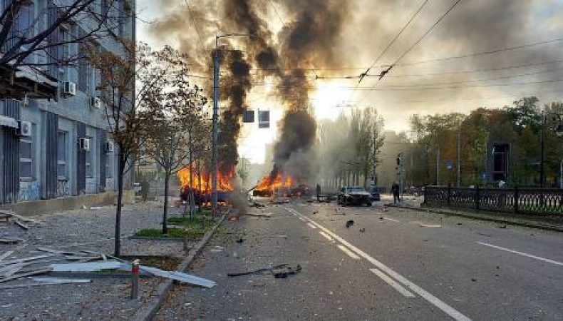Наслідки ракетного удару в Києві