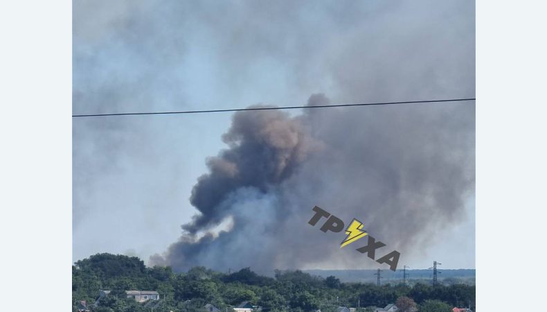 Біля залізничного мосту у Херсоні повідомляють про задимлення