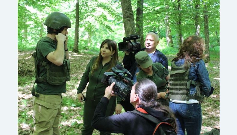 Інструктори Нацгвардії провели відкриті заняття для журналістів з надання домедичної допомоги в бойових умовах